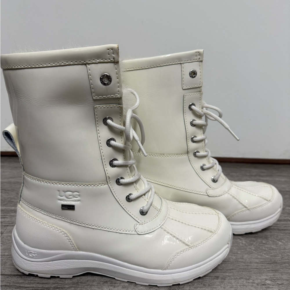 UGG Women's Adirondack III Patent Boot in White Color (Size 10) - Picture 4 of 5